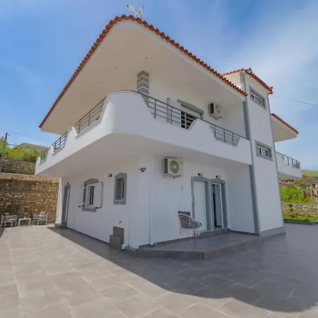 Philoxenia Apartment *